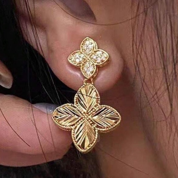 Luxe Rhinestone Clover Drop Earrings - Picture 5 of 6